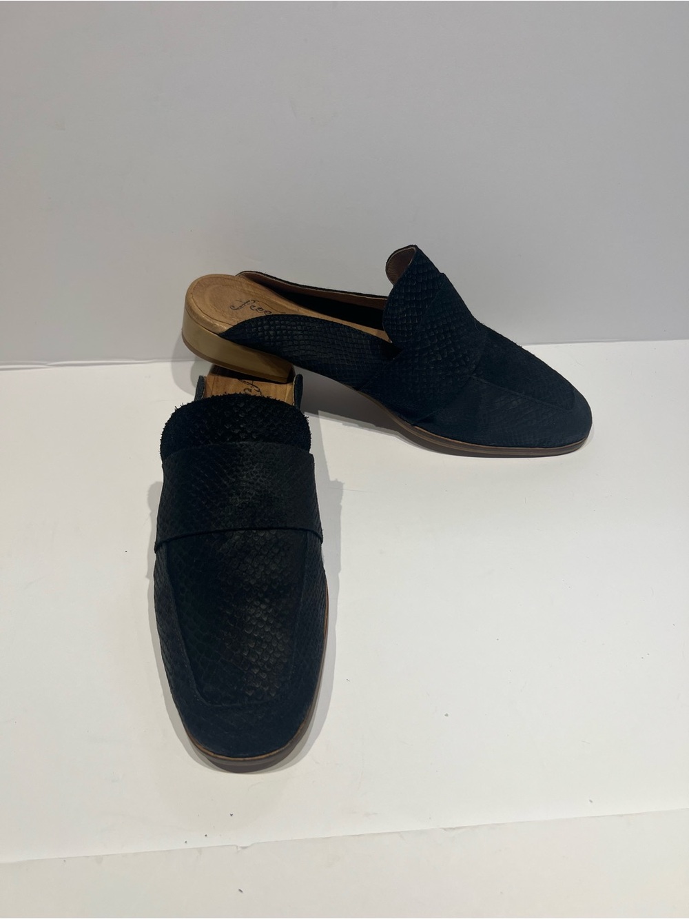 Free People At Ease Embossed Square Toe Slip On Loafers Sz 38.5 Black Preppy
